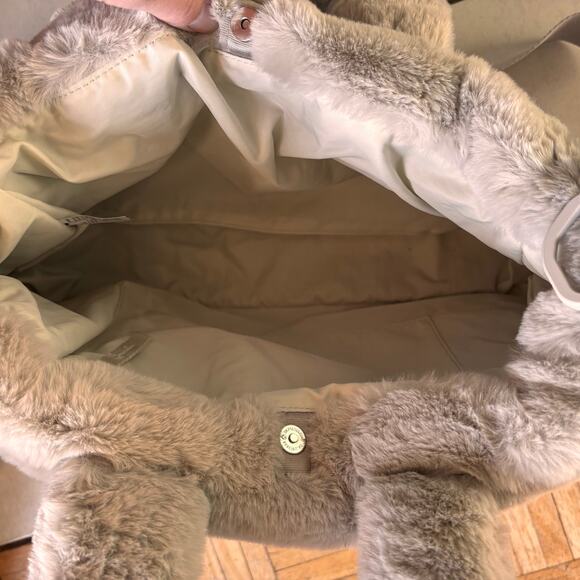 Nike Faux Fur Tote Bag - Picture 6 of 6